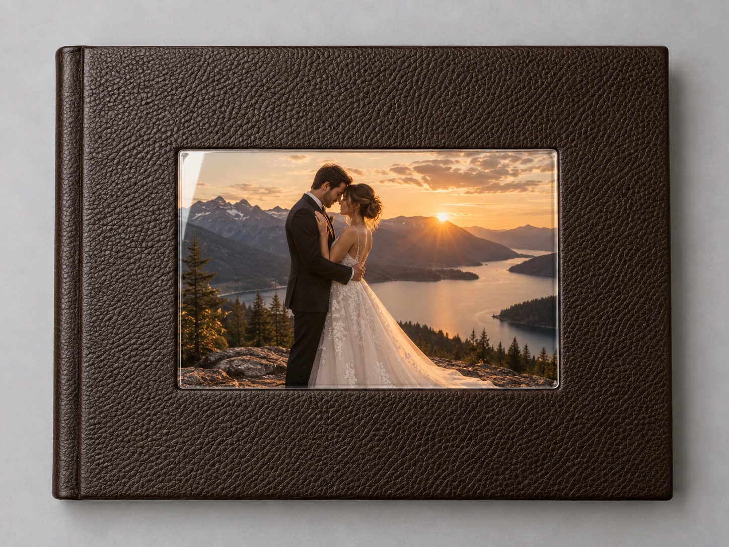Portada en eco cuero del PhotoBook Lujo con foto de boda al atardecer